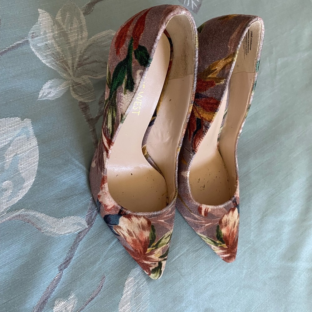 Size 5.5 Nine West Heels - Picture 1 of 4